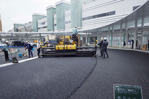 駅前バスタ-ミナルの舗装工事