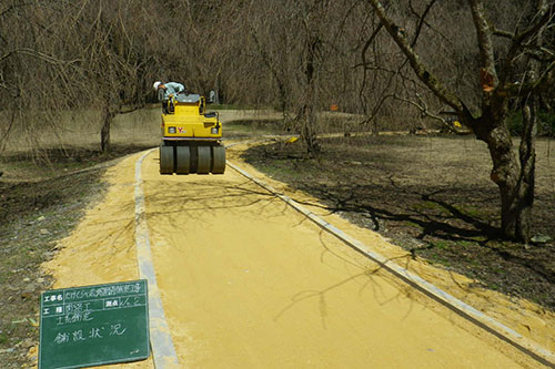 公園の土系舗装