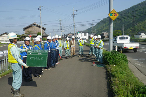 親会社の支援を得て定期的にスキルアップの為、社員教育を行っています。